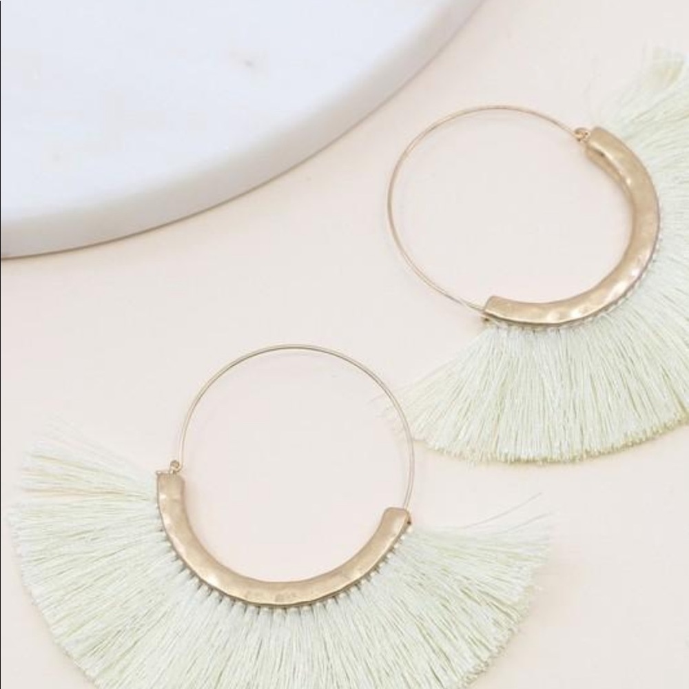 RESTOCKED! 🚨 Fringe Hoop Earrings - Picture 4 of 4